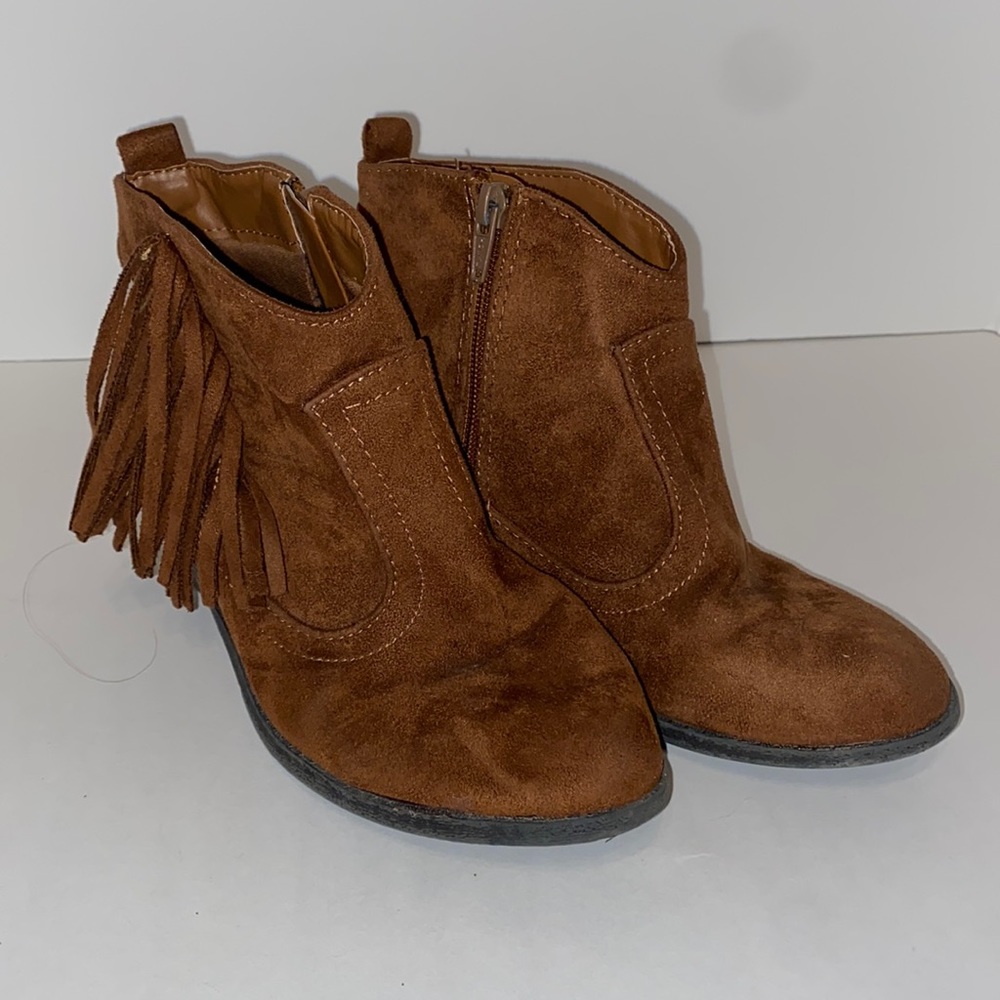 Faded Glory girls fashion boots brown suede with fringe and heel size 4